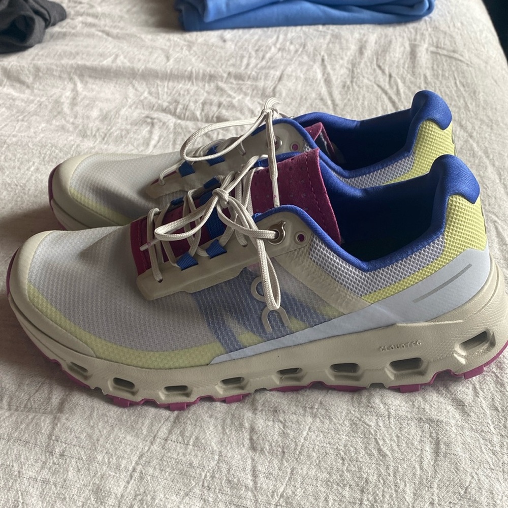 On Cloud cloud vista, size 7.5, off white,pink,blue,and yellow